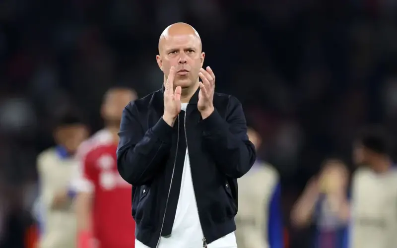 سلوت يوضح مستقبله مع ليفربول.. ويرد على احتجاج الجماهير